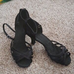 Black Heels with Strappy Design and Open Toe